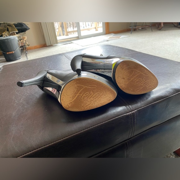 Like New Fergie Wander Women's Dress Pump Heels Grey Color Booties Size US 9 - Picture 2 of 9